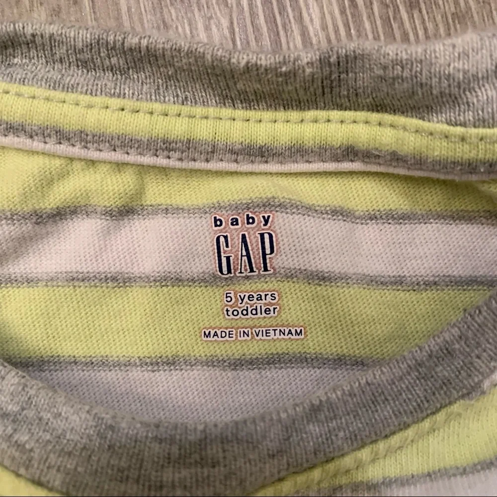 Baby Gap Toddler Shirts & Sweater Bundle Toddler Boy’s‎ Size 3-5 Years